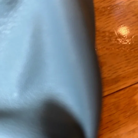 Vera Wang Blue Shoulder Bag NWT with Pleated Design STUNNING - Picture 5 of 16